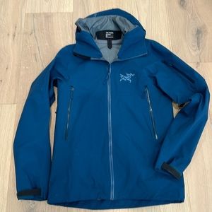 Arc’Teryx Sabre AR snowboarding/ski jacket
